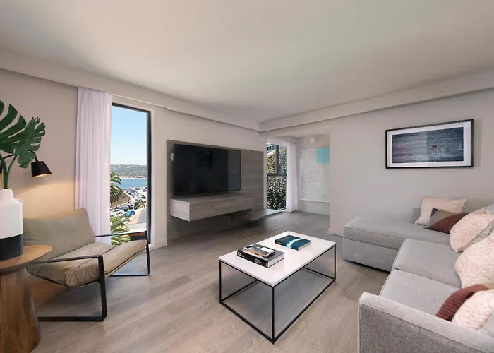 La Jolla Cove Suites
