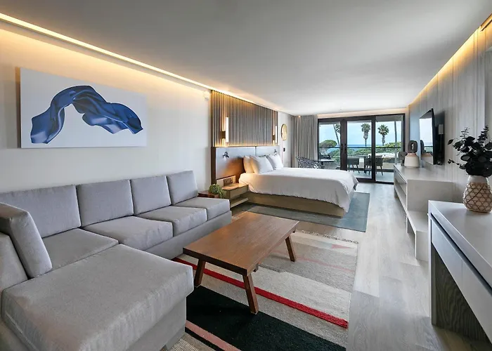 La Jolla Cove Suites